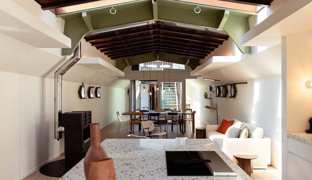 Exceptional Houseboat in Ghent's waters in Gent