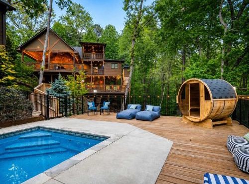 Mtn Views Sleeps 20 Game Room Outdoor Fun in Brown Mill
