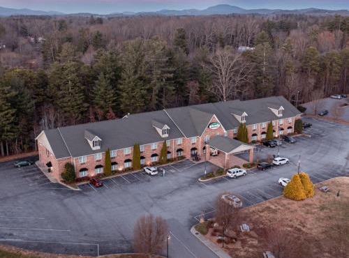 Mountain Inn & Suites Flat Rock in Flat Rock